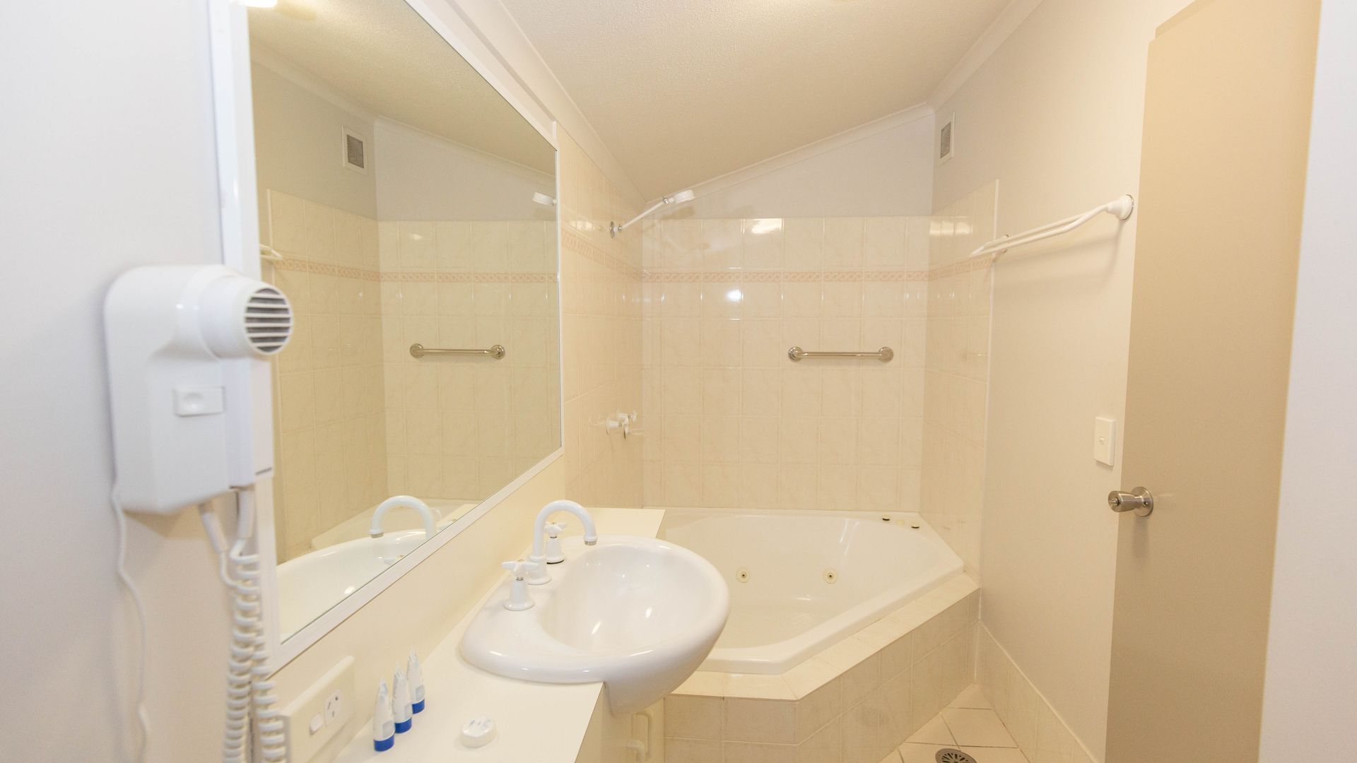 Horizons - 219/10 Kosciuszko Road — image 8