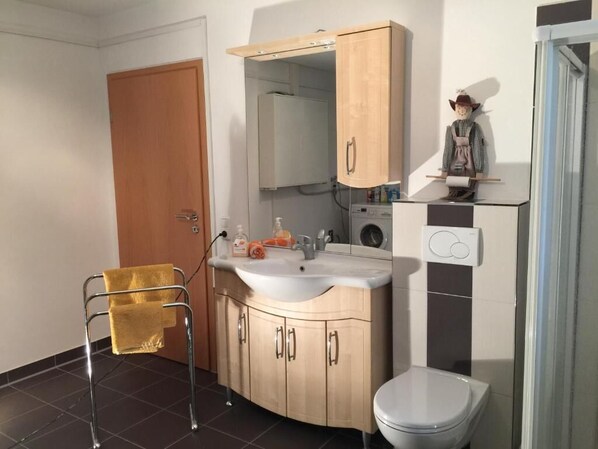 Standard Apartment | Bathroom