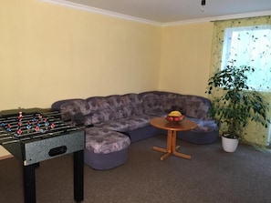 Departamento estándar | Área de sala de estar | Televisión de pantalla plana 