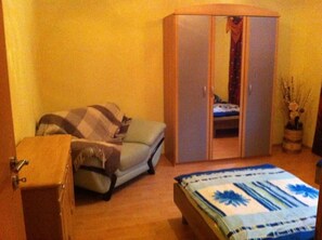 Standard Apartment | 2 bedrooms, in-room safe, desk, iron/ironing board - Appartements Funk (Pfungstadt)