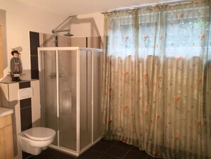 Standard Apartment | Bathroom