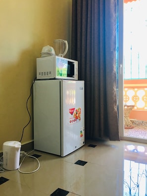 Enjoy cooking in this well-equipped kitchen with a refrigerator, microwave, and kettle.