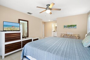 3 bedrooms, desk, iron/ironing board, free WiFi