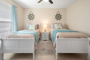 3 soverom, skrivebord, strykejern/-brett og wi-fi (inkludert)