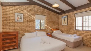 2 bedrooms, free WiFi, bed sheets