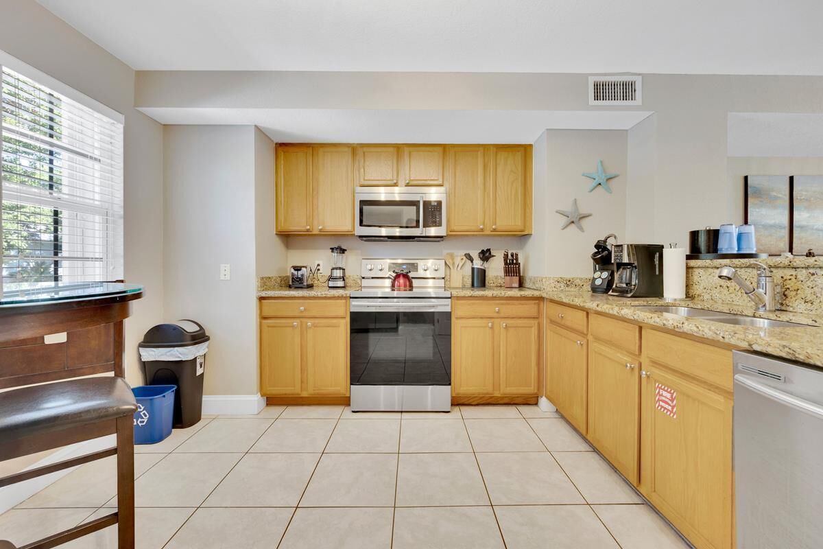 3BR/3.5BA Mariner's Club Townhouse 711 with Oasis Pool, Marina, Game Room & More