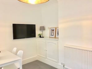 House, 4 Bedrooms | Living area