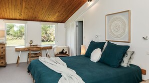 5 bedrooms, desk, iron/ironing board, WiFi