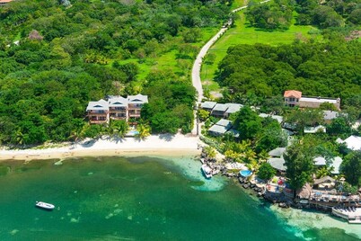  BEST BEACH FRONT Location on West Bay Beach-Private Yet Close to Everything