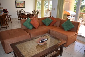 Smart-TV, Bücher, Musikbibliothek, Videothek