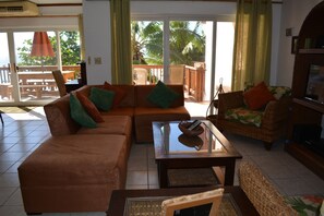 Smart-TV, Bücher, Musikbibliothek, Videothek