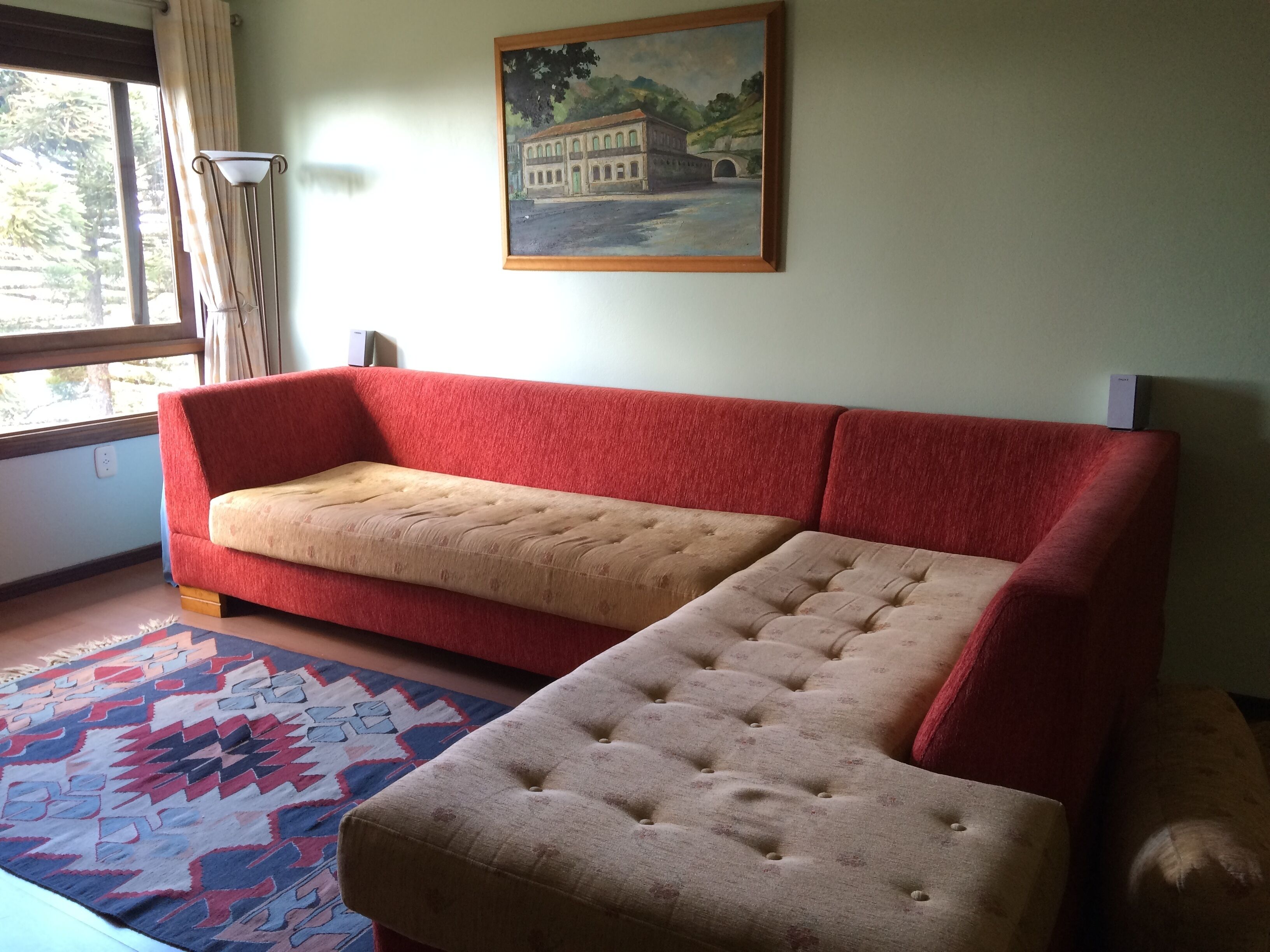 BEAUTIFUL VIEW ! 2 Bedroom Apartment close to the sights and center. 