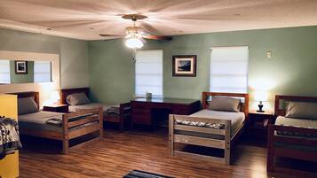 1 bedroom, bed sheets