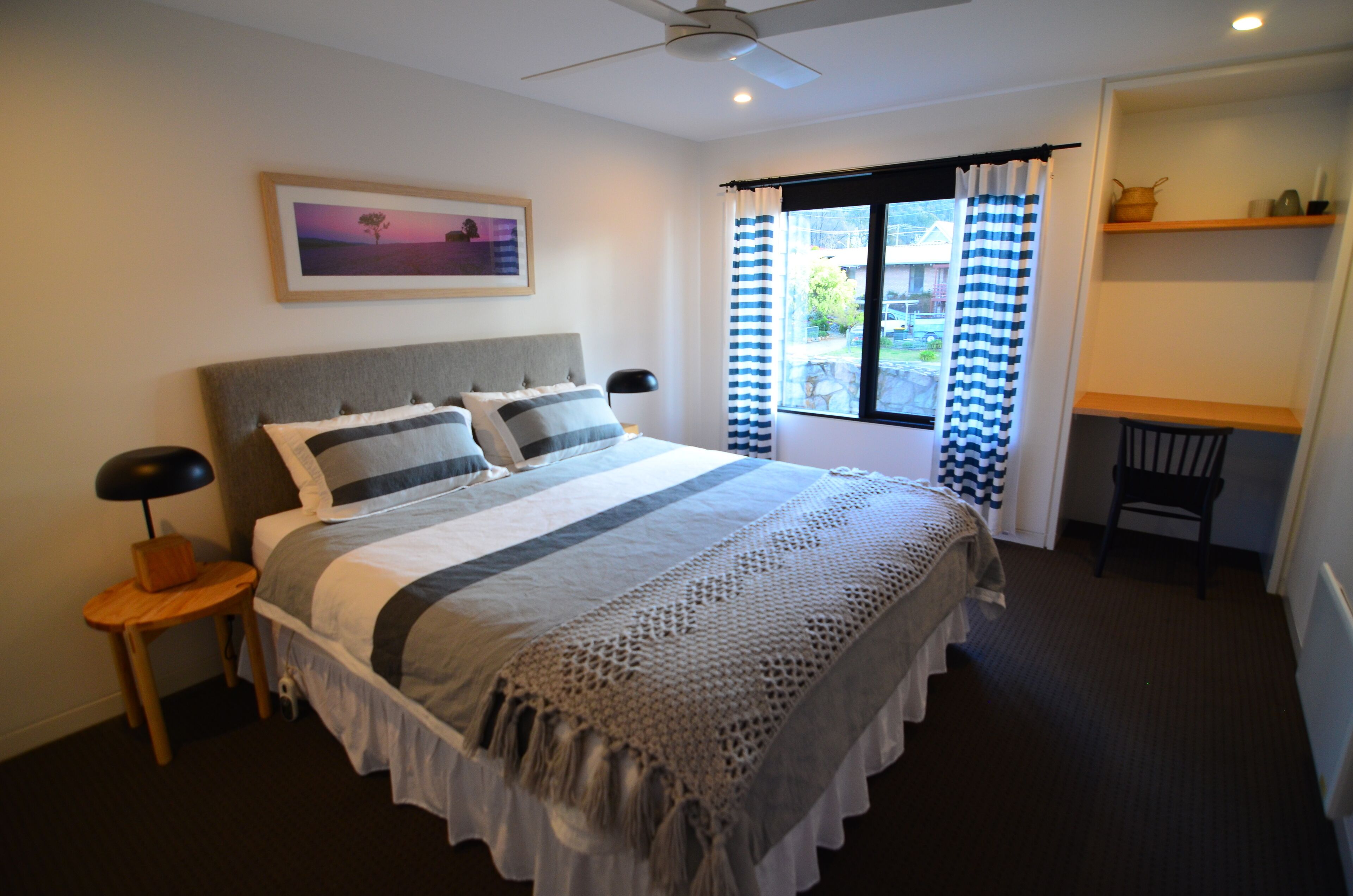 3 chambres, bureau, fer et planche à repasser, lit parapluie