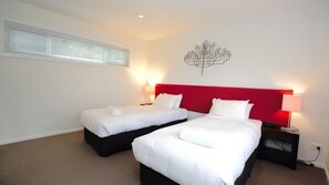 2 bedrooms, bed sheets - Silvermist - 17 Poley Cow Lane (Jindabyne)