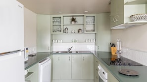 Dishwasher, cookware/dishes/utensils