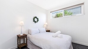 3 bedrooms, bed sheets