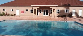 Savannah's Escape is a Two (2) Bedroom two (2) Bathroom house.