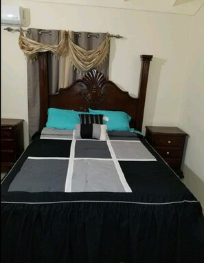 2 chambres, fer et planche à repasser, Wi-Fi gratuit, draps fournis