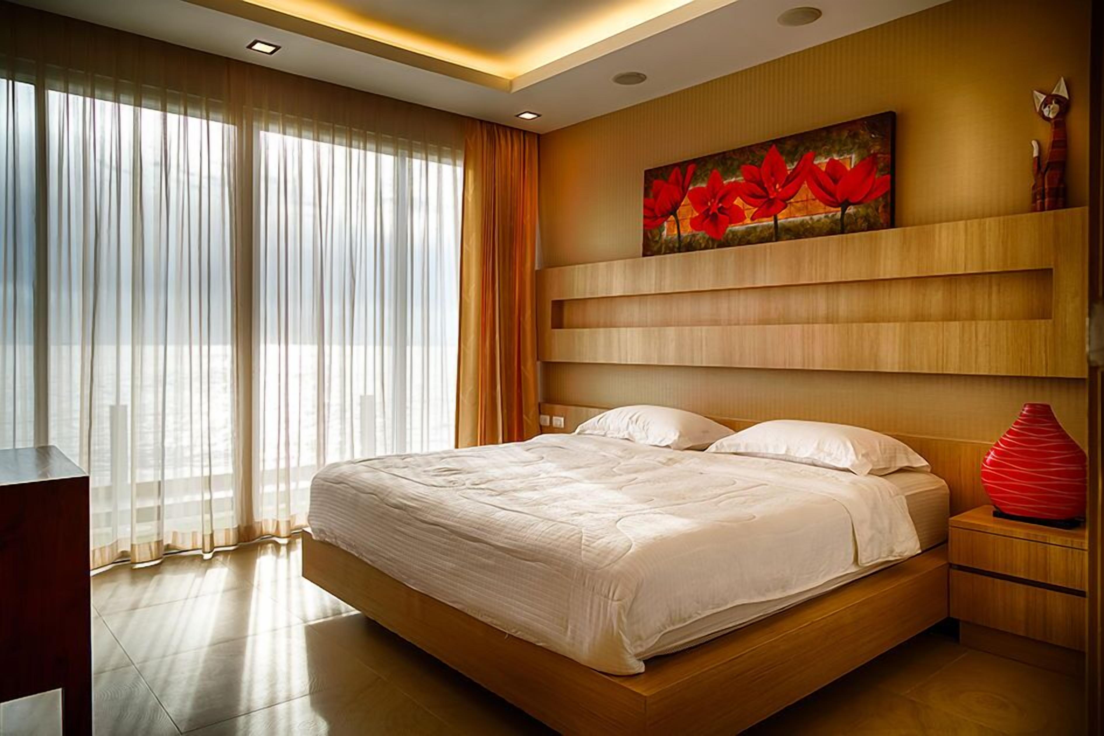 Paradise Ocean View Beach Front Condomimium In Pattaya