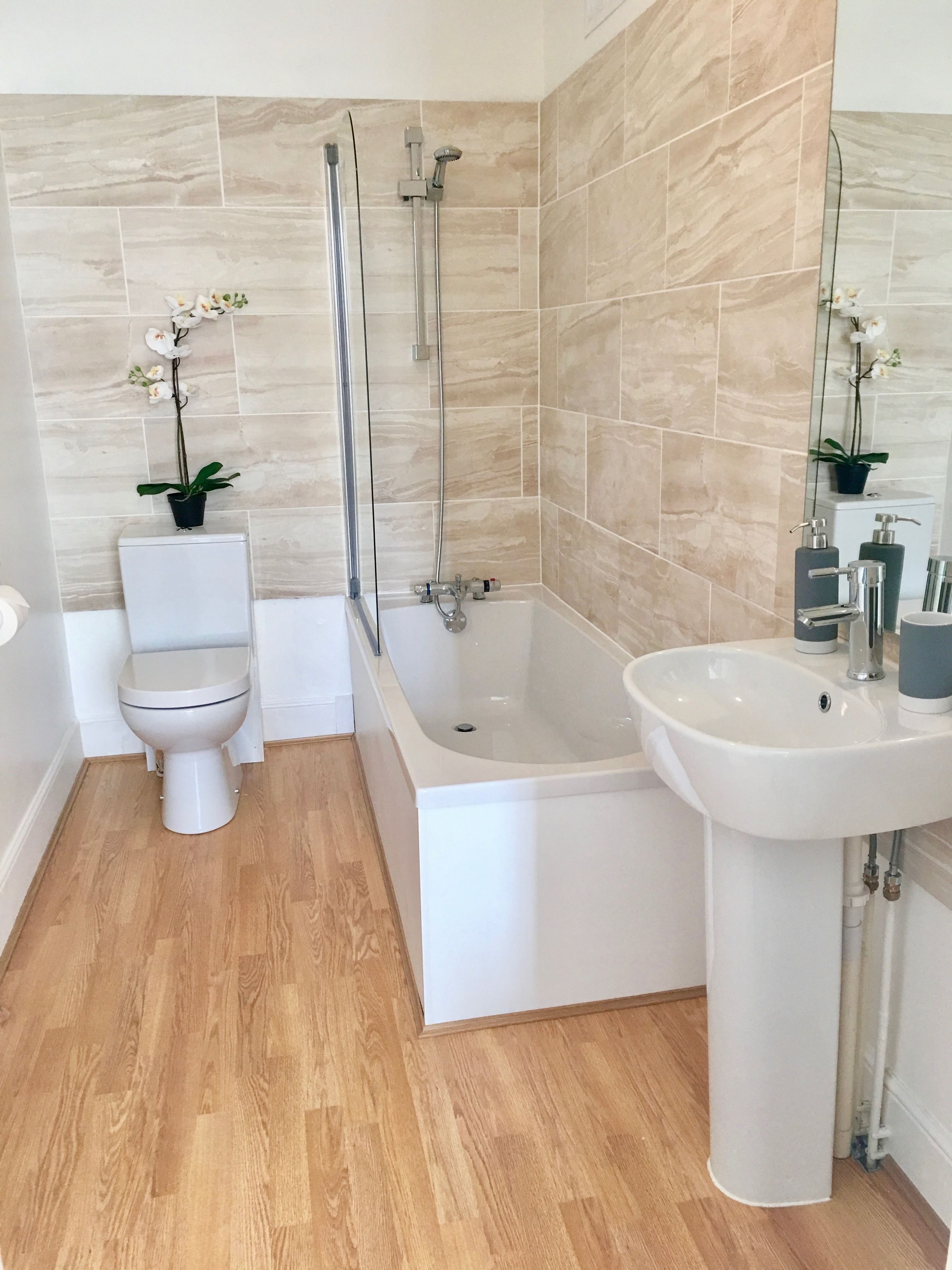 Apartment | Bathroom | Free toiletries, hair dryer, towels