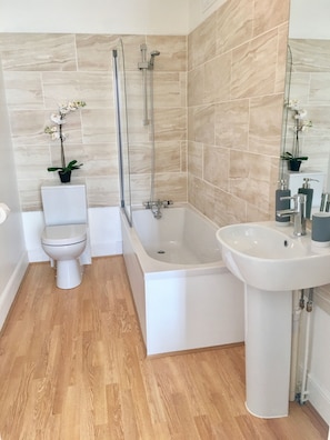 Apartment | Bathroom