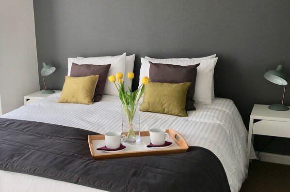 Apartment | Iron/ironing board, free WiFi, bed sheets - Netley Village Apartment (Southampton)