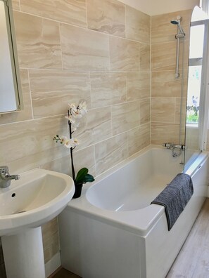 Apartment, Balcony | Bathroom
