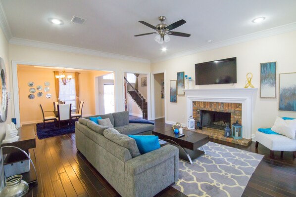 Smart TV, fireplace