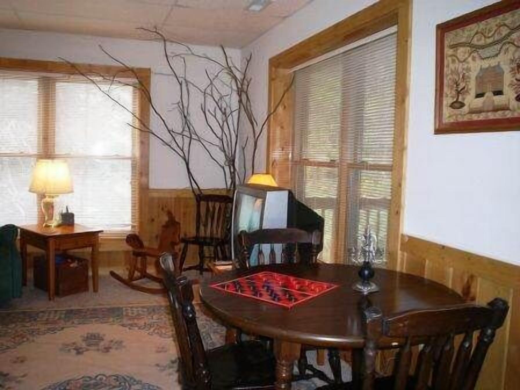ROCKY TOP LOG CABIN-PET FRIENDLY
