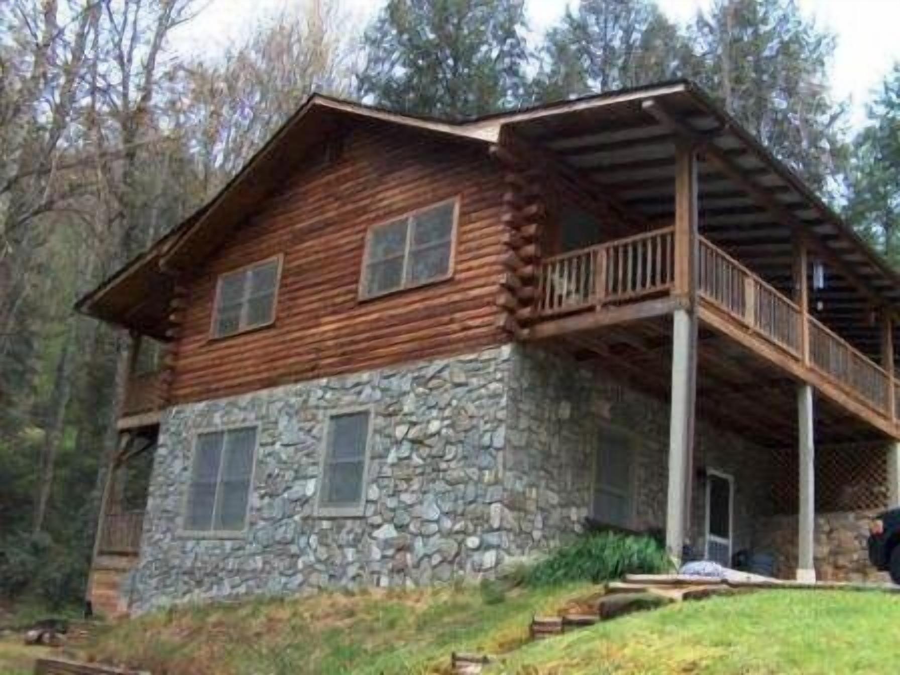 ROCKY TOP LOG CABIN-PET FRIENDLY