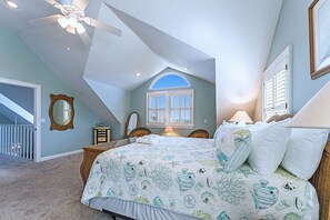 4 bedrooms, premium bedding, iron/ironing board, travel crib - Relaxing Home Away from Home! Pets, Private Pool, Steps to Beach- a rare find! (Eastpoint)
