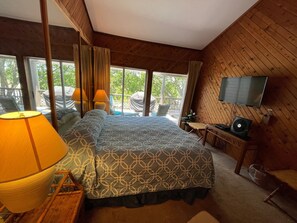 5 bedrooms, iron/ironing board, travel crib, free WiFi - 5 bedroom/4 bath TH, with private boat dock on Lake Travis in Point Venture (Point Venture)