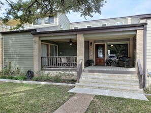 Exterior - 5 bedroom/4 bath TH, with private boat dock on Lake Travis in Point Venture (Point Venture)