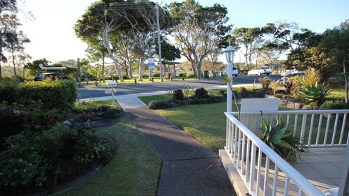 'AQUA VIEW' 5/2 Aqua Cres, Lake Cathie