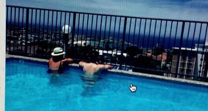 Studio 10  Bondi, roof top pool,  walk to beach, air con, restaurants 2 mins