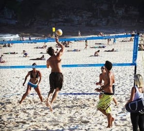 Una spiaggia nelle vicinanze