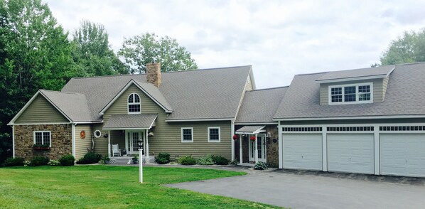 Exterior - Beautiful family retreat (Wayne)