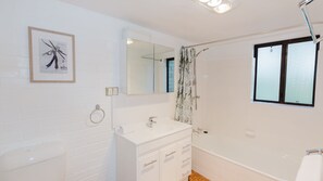 Ducha y bañera combinadas y toallas