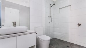 Shower - Aqua Mist - floor to ceiling ocean-views (Port Fairy)