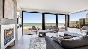 Smart TV, fireplace, DVD player - Aqua Mist - floor to ceiling ocean-views (Port Fairy)