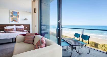 Aqua Mist - floor to ceiling ocean-views