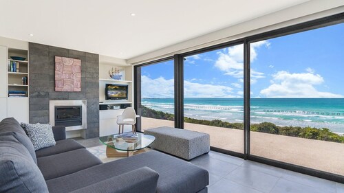 Aqua Mist - floor to ceiling ocean-views