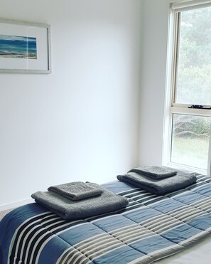 3 makuuhuonetta, silitysrauta/-lauta, ilmainen Wi-Fi, vuodevaatteet