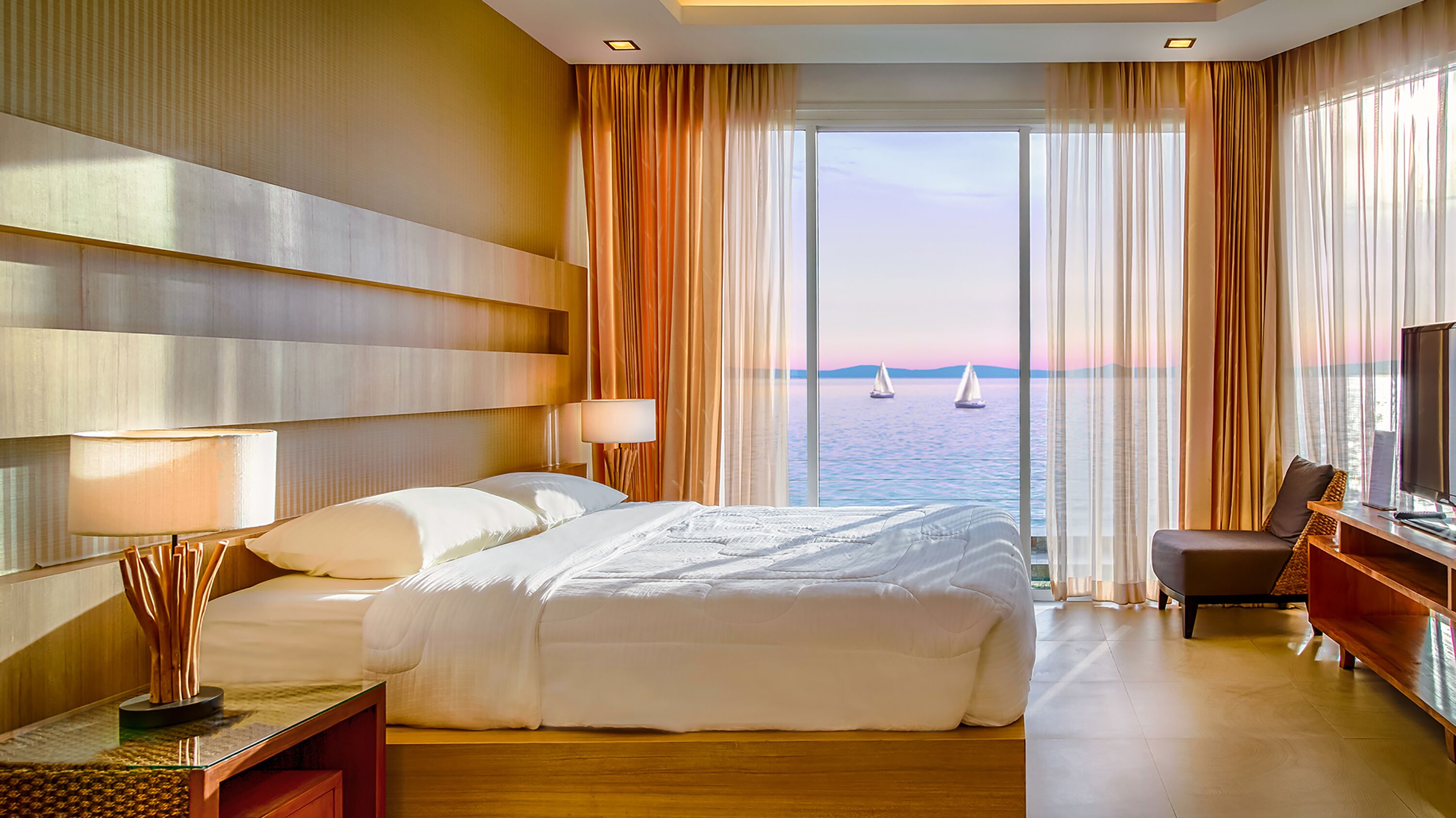 Paradise Ocean View Beach Front Condomimium In Pattaya