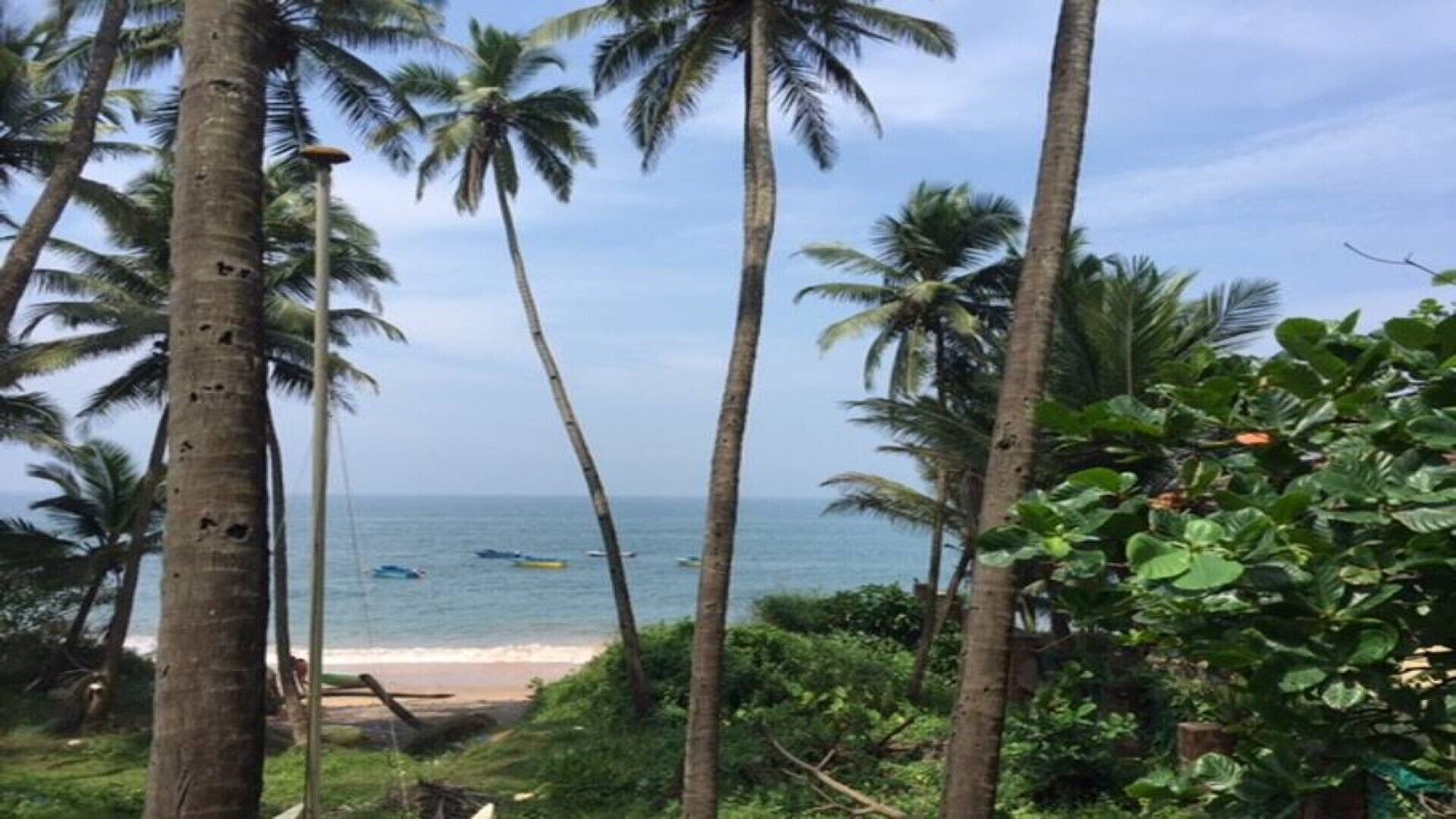 Beach bunglow with breakfast on Anjuna Beach