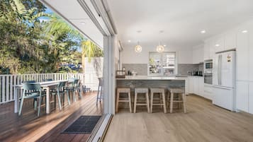 Fridge, oven, toaster, cookware/dishes/utensils