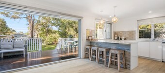 Off The Wall - close to beach, river and breakwall