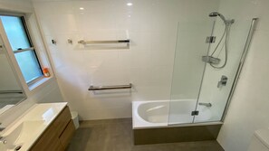 Bathtub