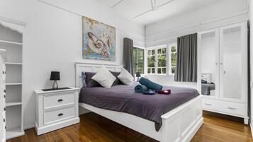 3 Schlafzimmer, Schreibtisch, Bügeleisen/Bügelbrett, WLAN